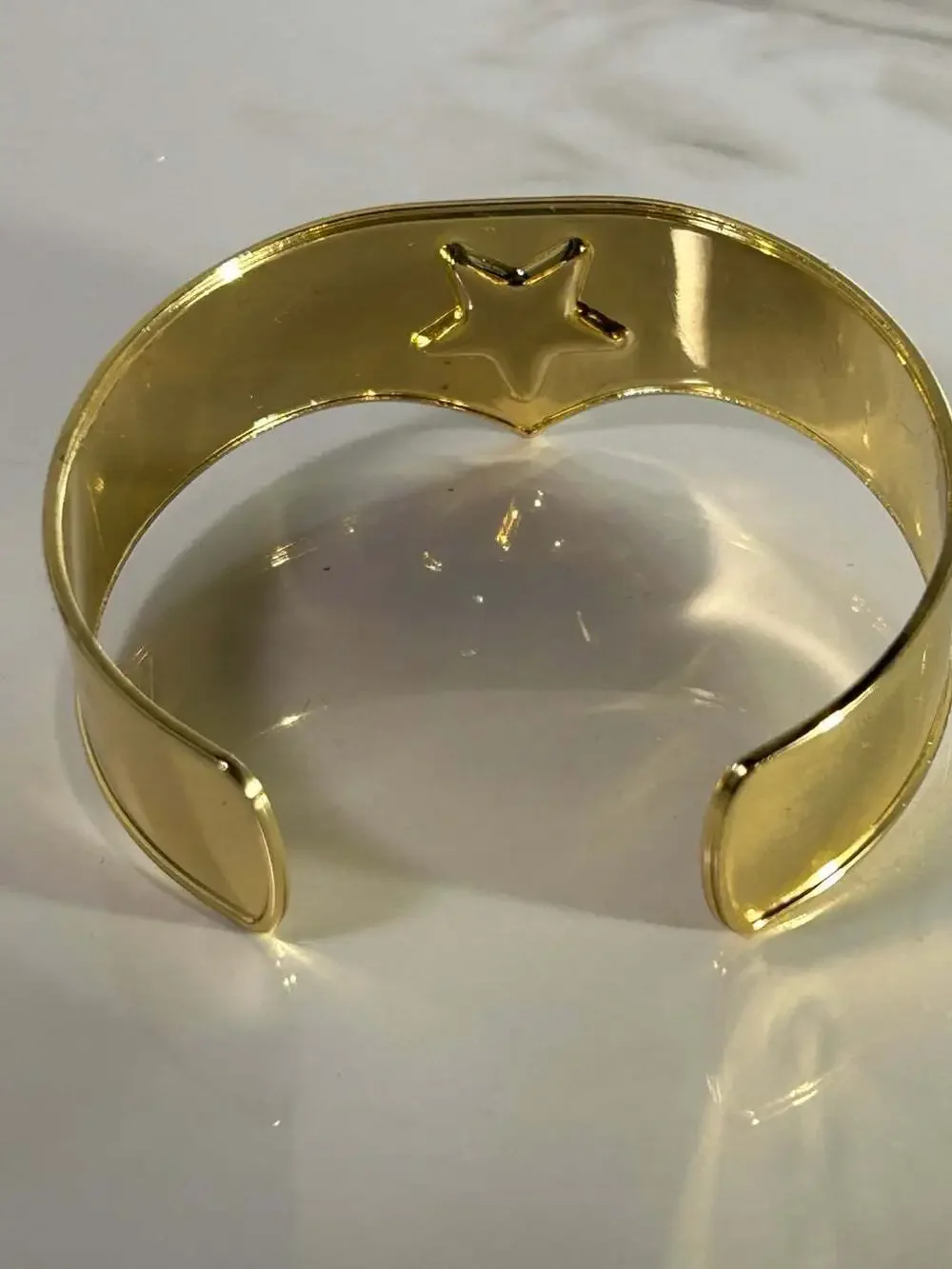 DC Comics Wonder Woman Gold Tone Bracelet Metal